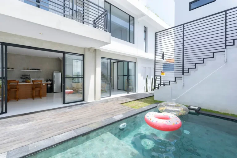 Modern white home with a custom pool in Fort Lauderdale